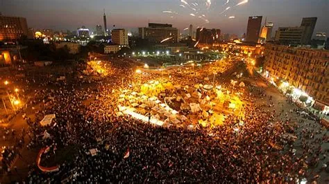 Den Kritiska Massan Vid Tahrirplatsen: Ett Ögonblick som Förändrade Egypten